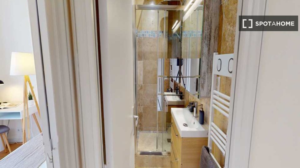 Double room Paris, 5 beds, 110m² — photo 11