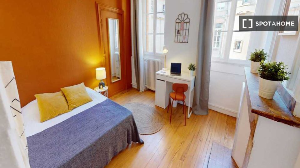Stanza in un appartamento condiviso con 5 camere da letto in affitto, Capitole - a Tolosa