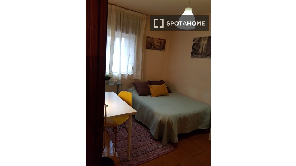 Double room Santiago_De_Compostela, 3 beds — photo 19