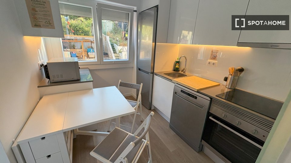 Double room Lisbon, 4 beds, 90m² — photo 18