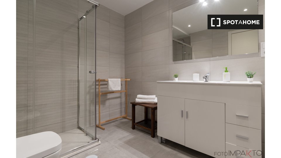 Double room Madrid, 6 beds, 140m² — photo 10