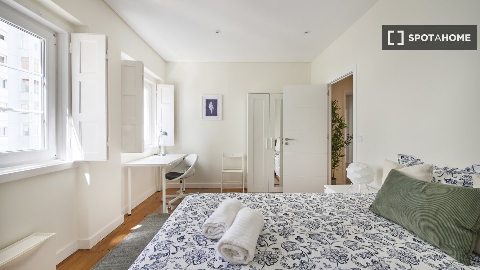 Double room Lisbon, 6 beds — photo 14