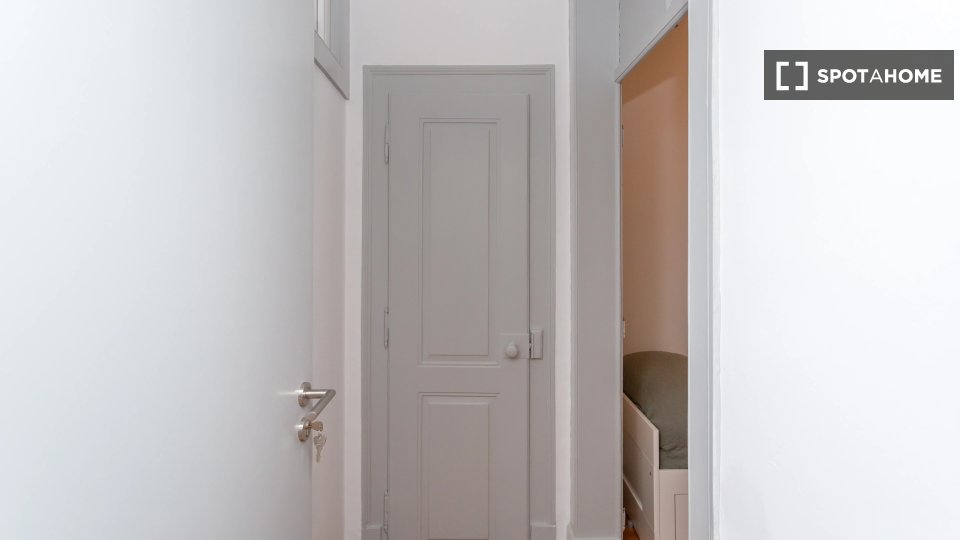 Double room Lisbon, 5 beds — photo 4