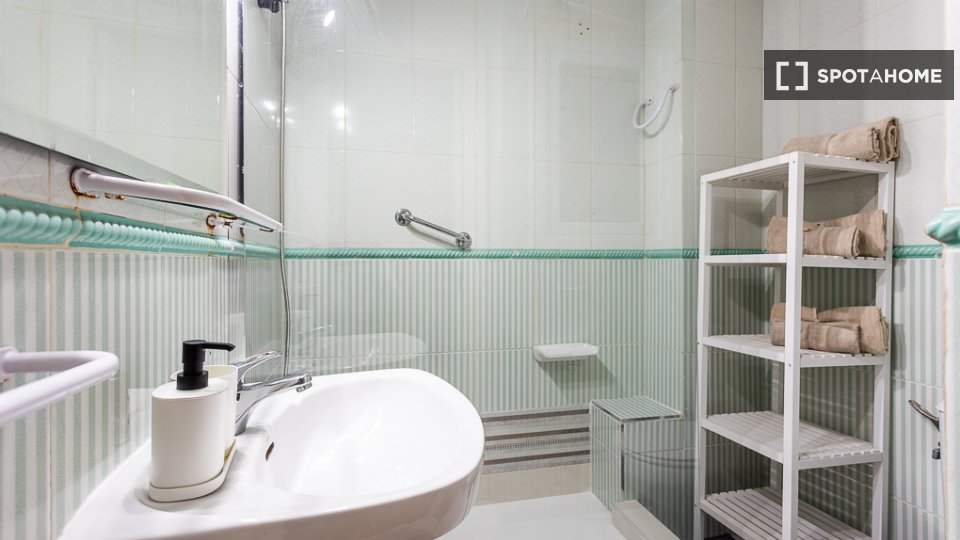 Apartment Alicante, 4 beds, 130m² — photo 12