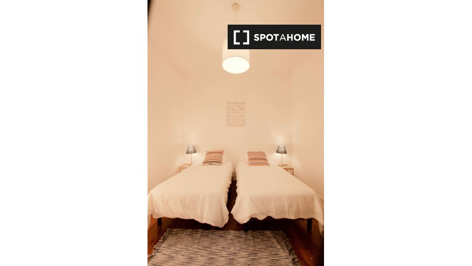 Apartment Lisbon, 4 beds, 110m² — photo 16