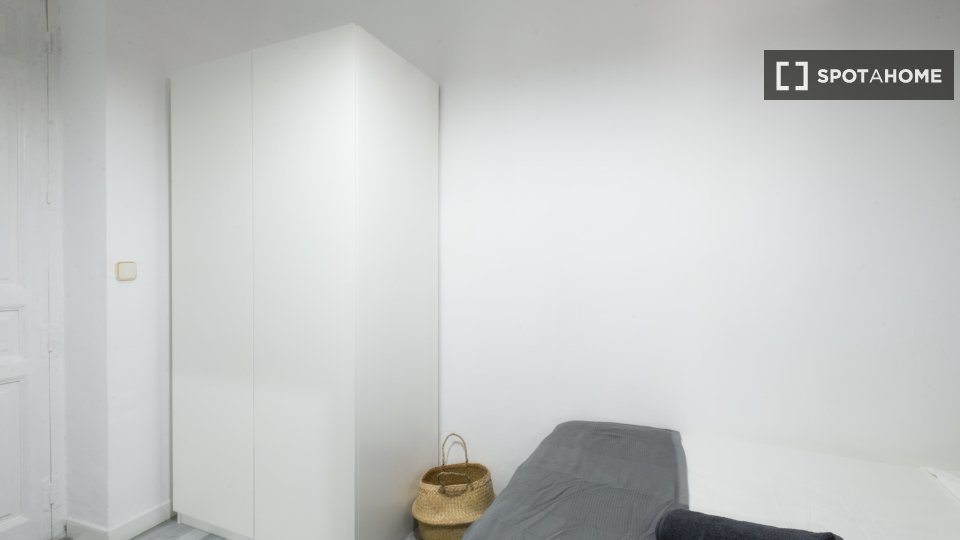 Double room Madrid, 6 beds, 120m² — photo 4