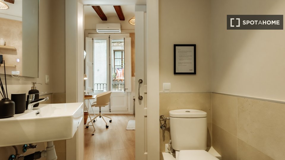 Double room Barcelona, 6 beds, 175m² — photo 16