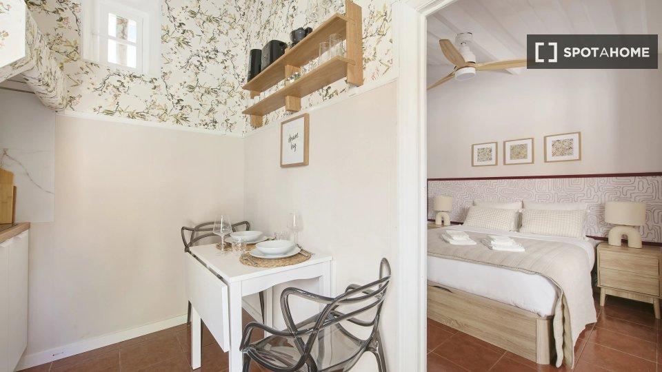 Apartment Lisbon, 1 bed — photo 1