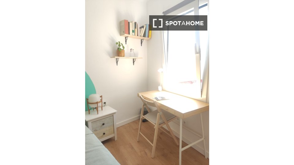 Double room Barcelona, 3 beds — photo 8