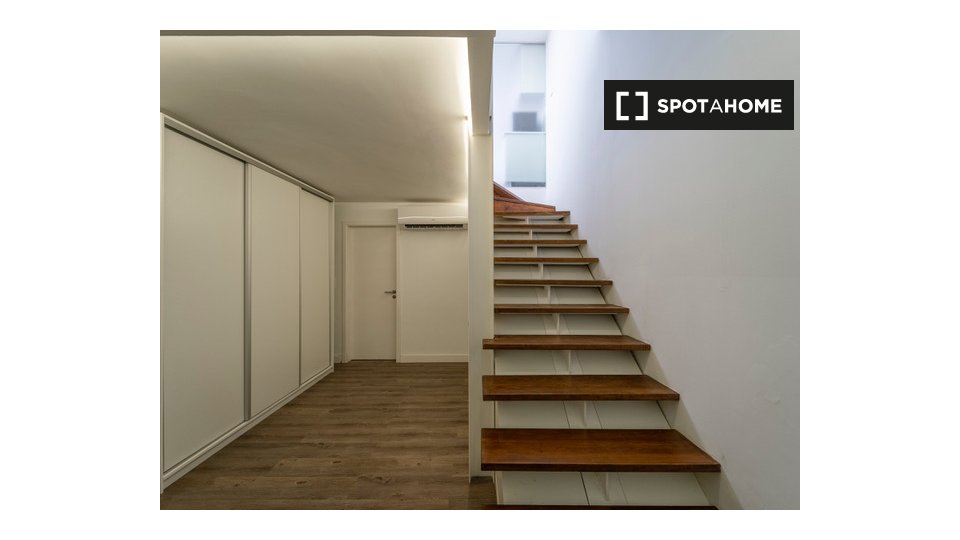 Apartment mono Lisbon, 110m² — photo 17