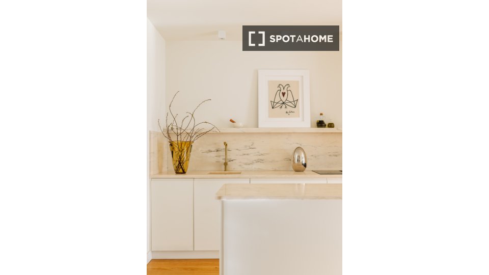 Apartment Lisbon, 2 beds, 91m² — photo 5