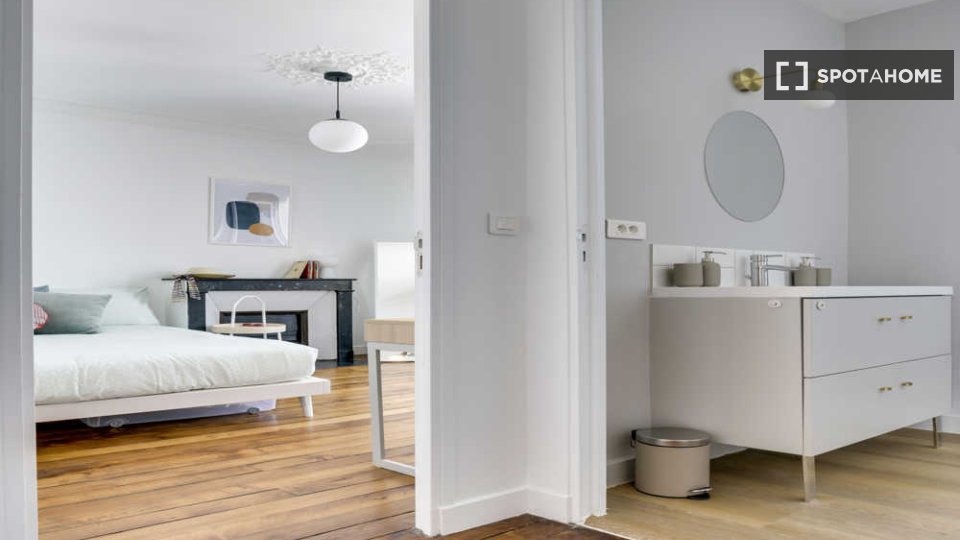 Double room Paris, 11 beds, 190m² — photo 11