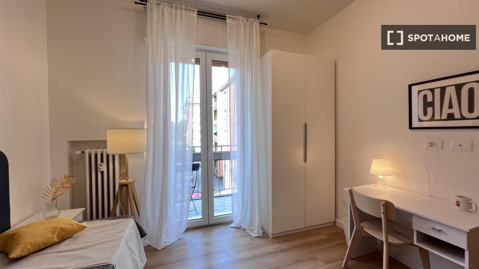 Double room Bologna, 3 beds — photo 13