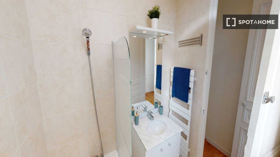 Double room Paris, 8 beds, 200m² — photo 7