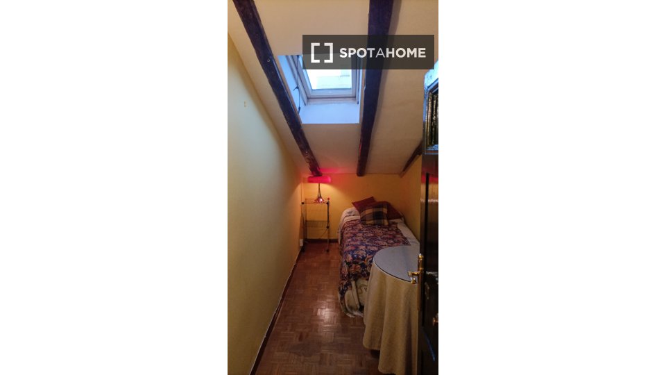 Double room Madrid, 2 beds — photo 4