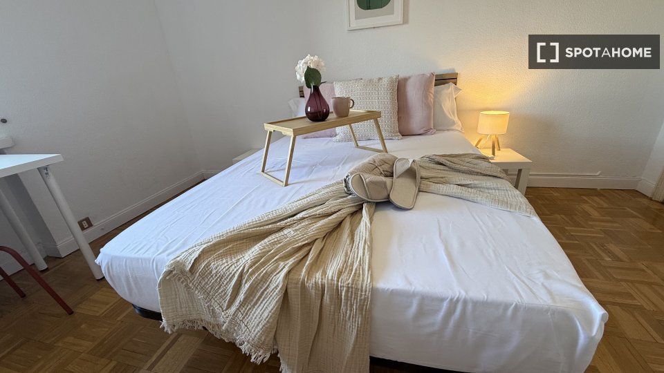 Double room Madrid, 6 beds — photo 14