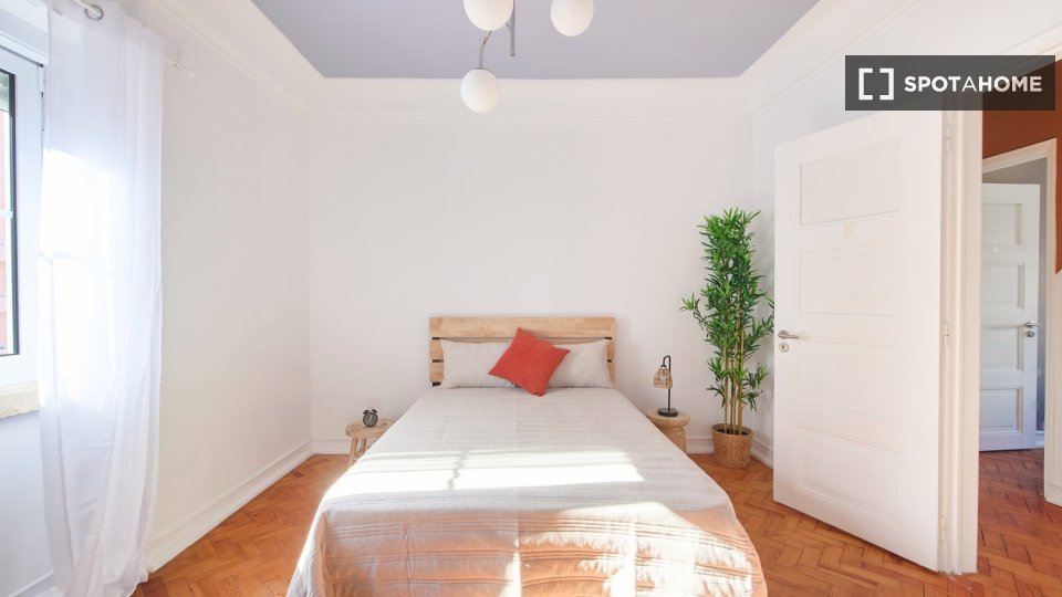 Double room Lisbon, 6 beds — photo 37