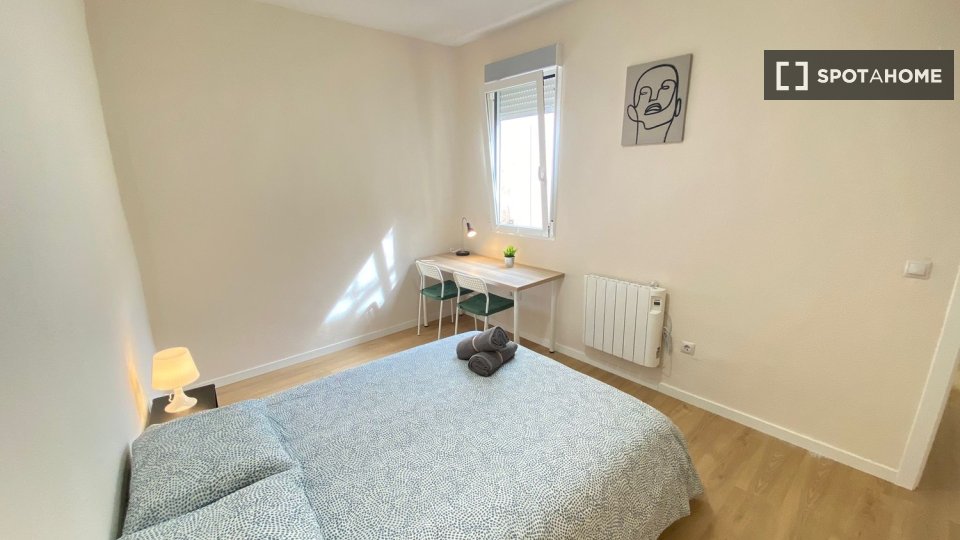 Double room Madrid, 2 beds — photo 4