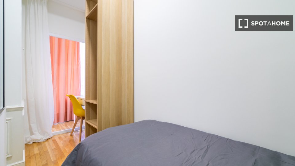 Double room Madrid, 13 beds, 301m² — photo 5