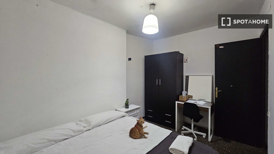 Double room Barcelona, 4 beds, 80m² — photo 5