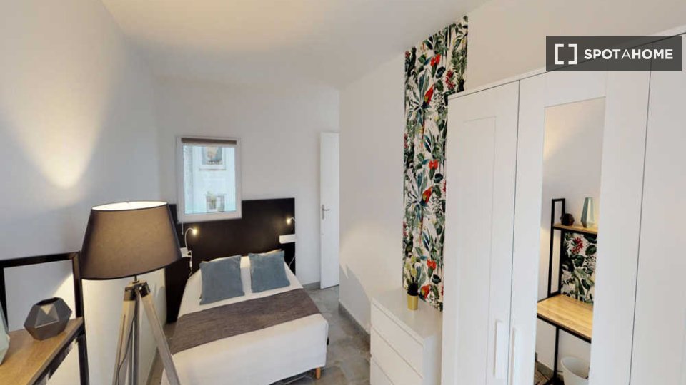 Double room Paris, 5 beds, 140m² — photo 1
