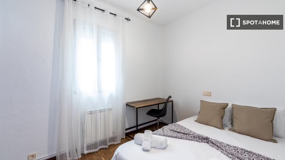 Double room Madrid, 4 beds, 99m² — photo 11