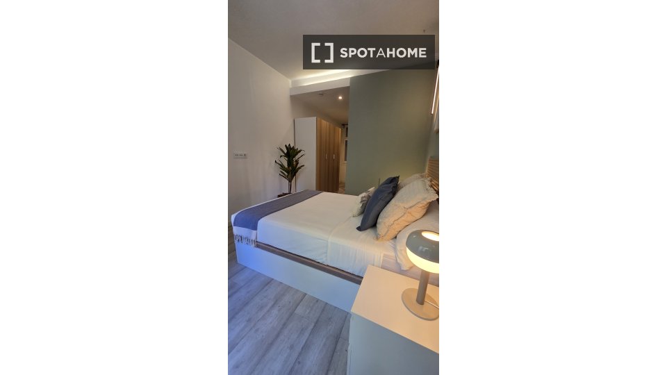Double room Barcelona, 6 beds, 180m² — photo 17