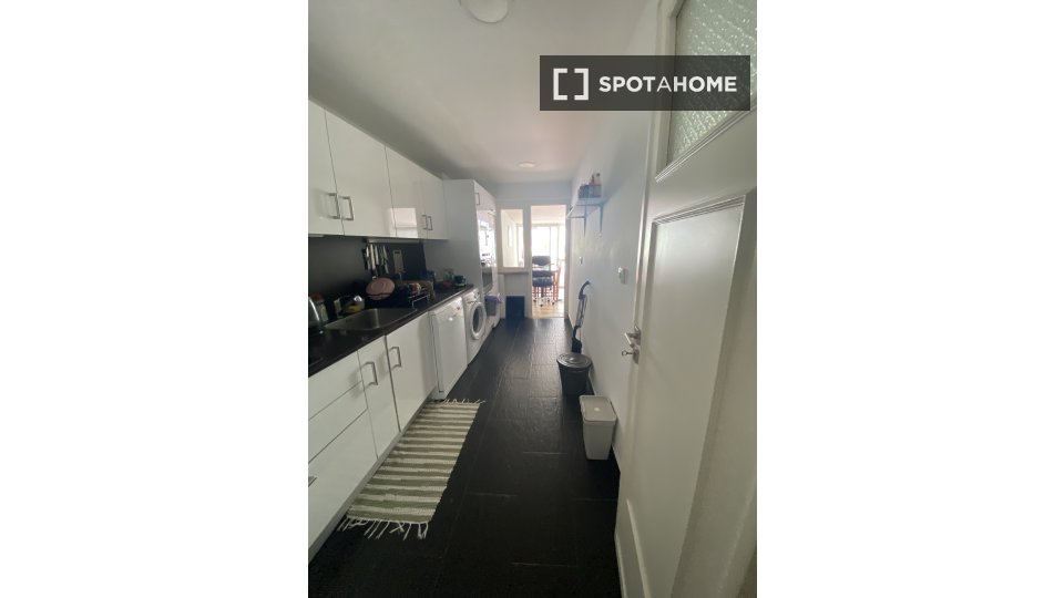 Double room Lisbon, 1 bed — photo 6