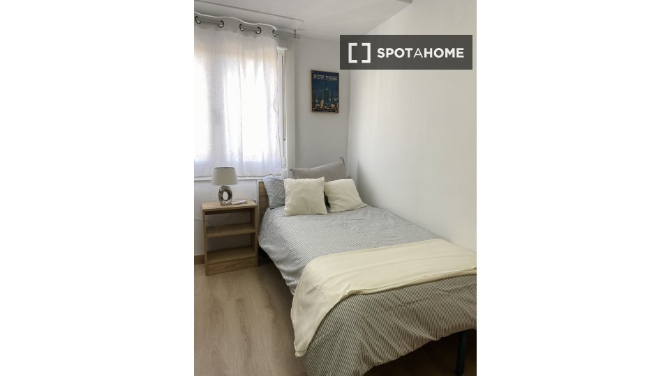 Double room Zaragoza, 4 beds — photo 9