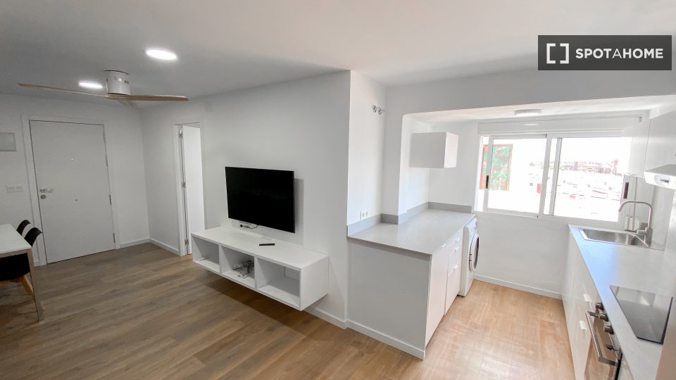 Double room Valencia, 5 beds, 110m² — photo 3