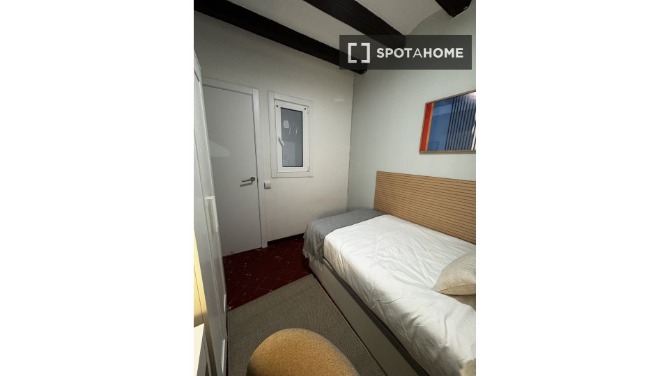 Double room Barcelona, 5 beds, 120m² — photo 11
