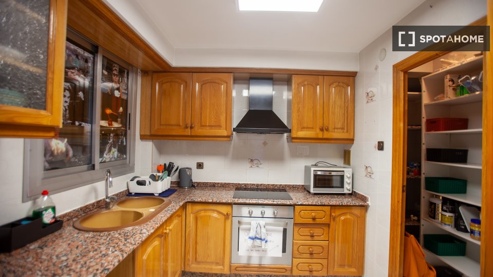 Double room Valencia, 4 beds, 140m² — photo 22