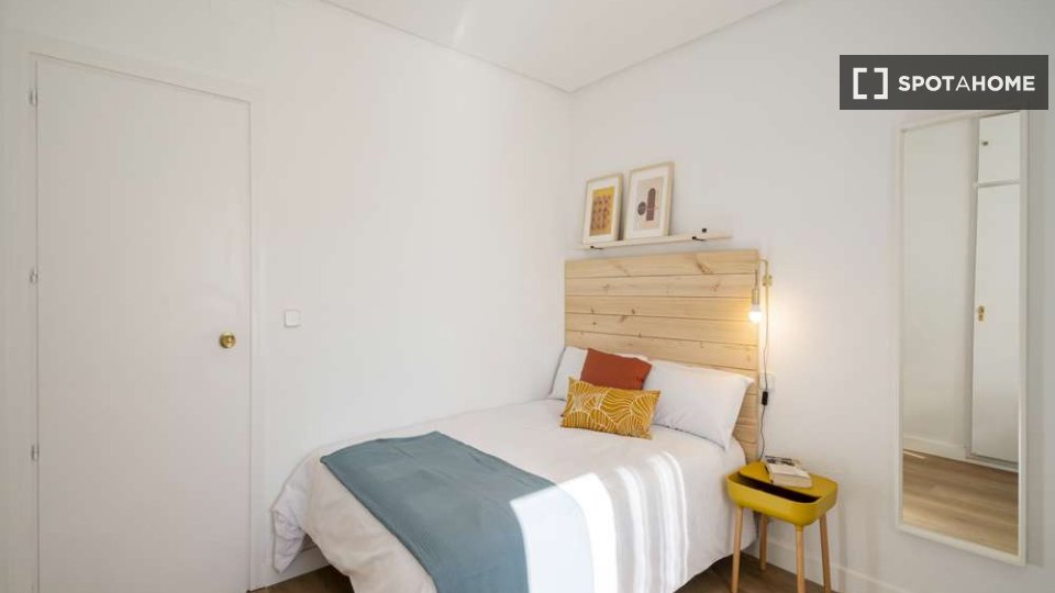 Double room Madrid, 16 beds — photo 5