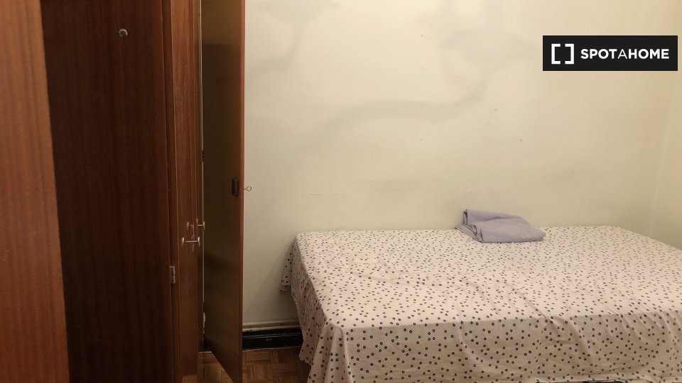 Double room Madrid, 3 beds, 68m² — photo 2