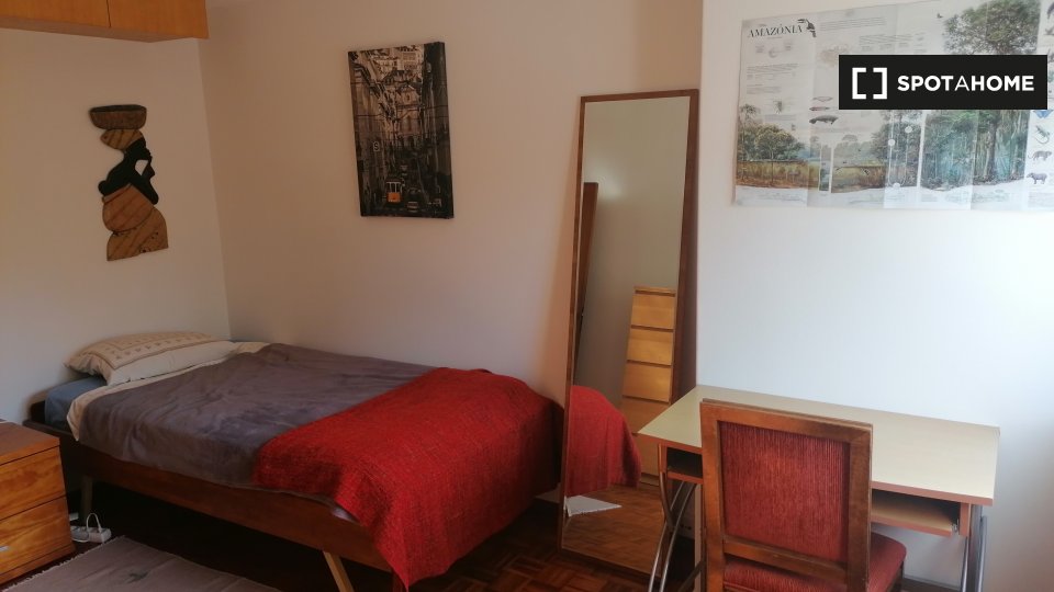 Double room Lisbon, 3 beds, 120m² — photo 8