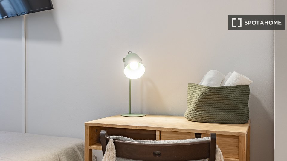 Double room Barcelona, 5 beds, 95m² — photo 31