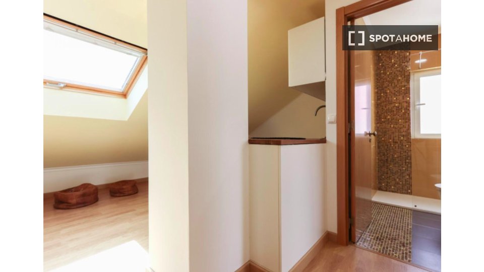 Double room Lisbon, 2 beds — photo 15