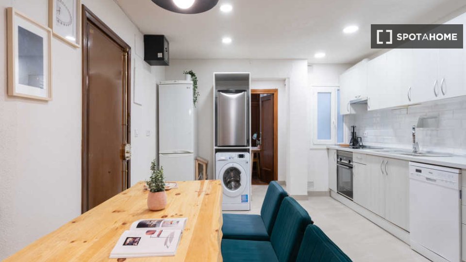 Double room Madrid, 6 beds — photo 42