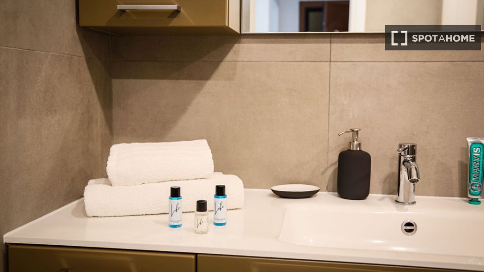 Apartment Milan, 1 bed, 57m² — photo 14