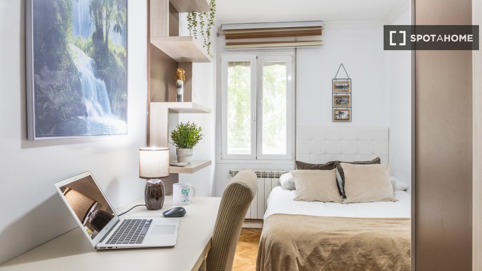 Double room Madrid, 5 beds — photo 10