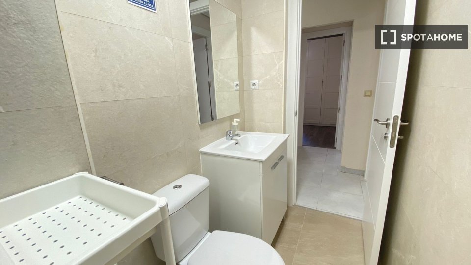 Double room Madrid, 4 beds — photo 9
