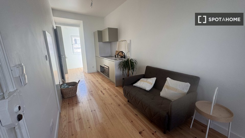 Apartment Lisbon, 2 beds, 45m² — photo 1