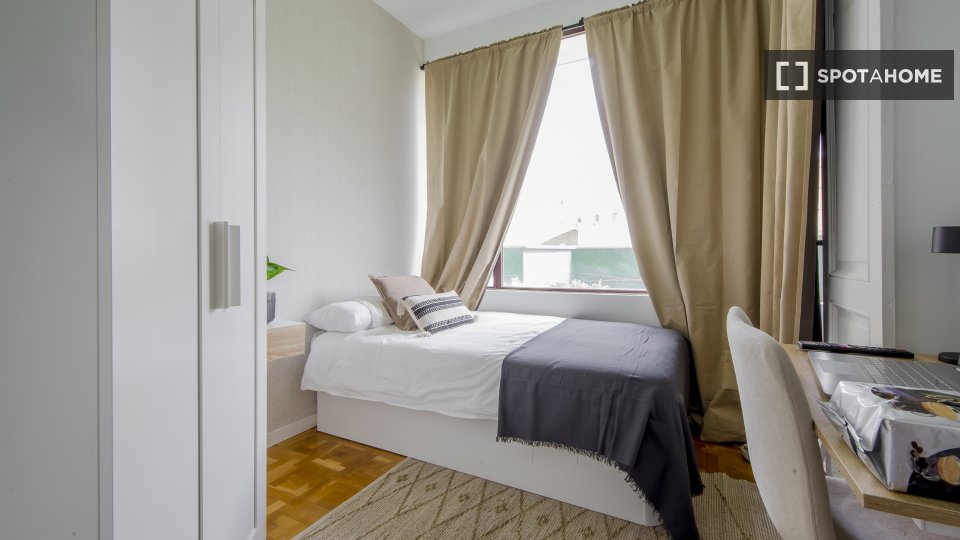 Double room Madrid, 9 beds, 190m² — photo 15