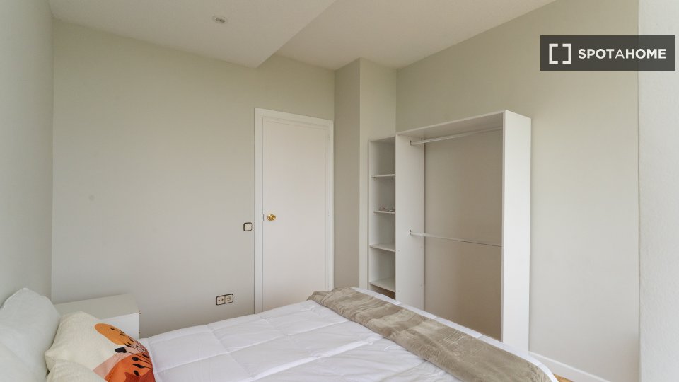 Double room Madrid, 5 beds — photo 17
