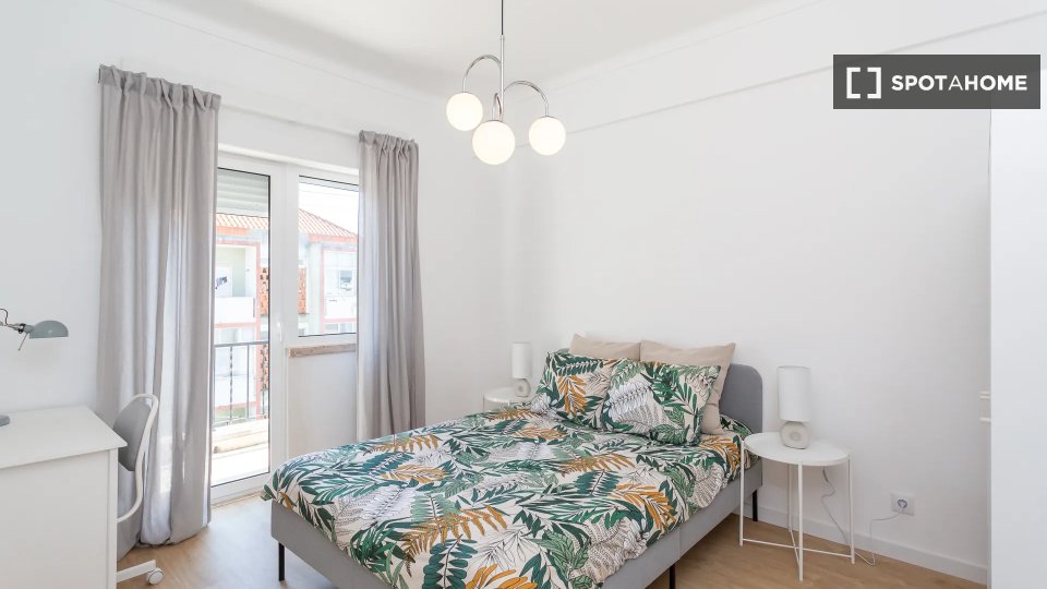 Double room Lisbon, 5 beds — photo 10