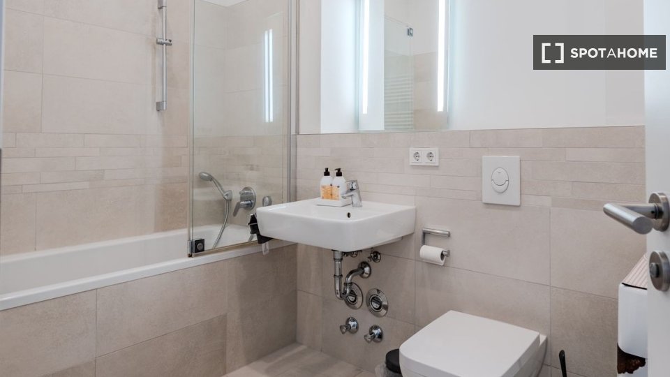 Apartment Berlin, 4 beds, 135m² — photo 2