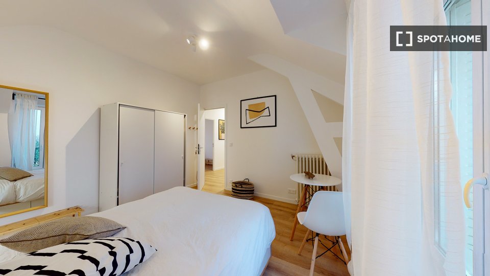 Camera in un appartamento con 11 camere da letto, Rosny-sous-Bois