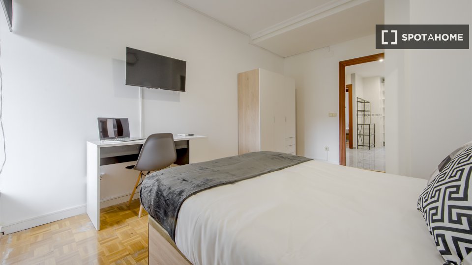 Double room Madrid, 8 beds, 240m² — photo 25