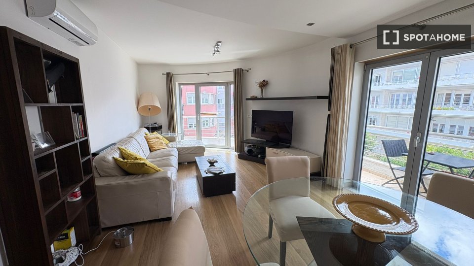 Apartment Lisbon, 2 beds, 88m² — photo 1
