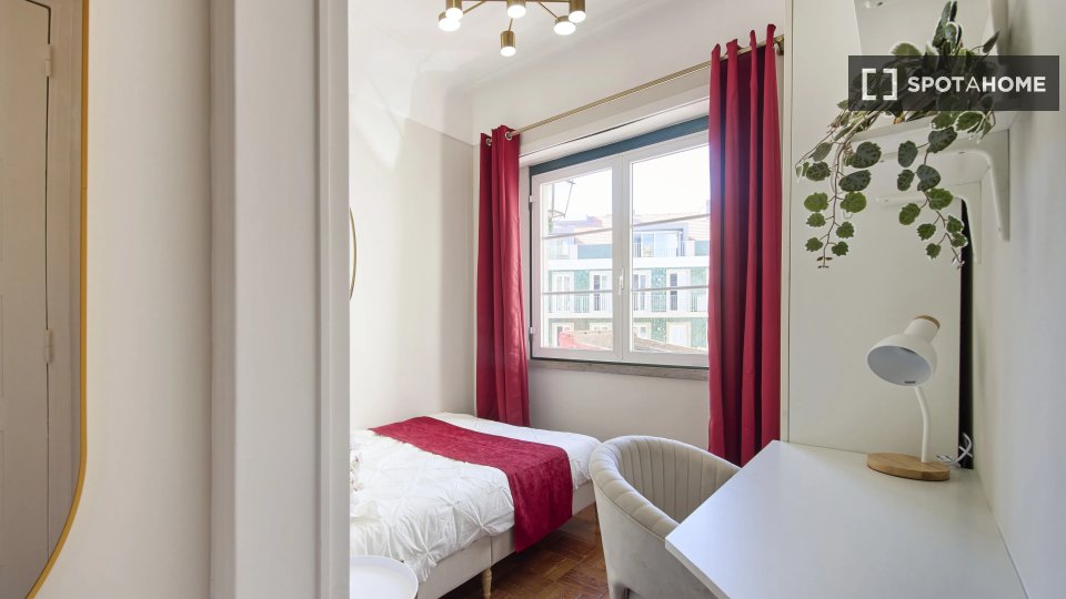 Double room Lisbon, 4 beds — photo 11